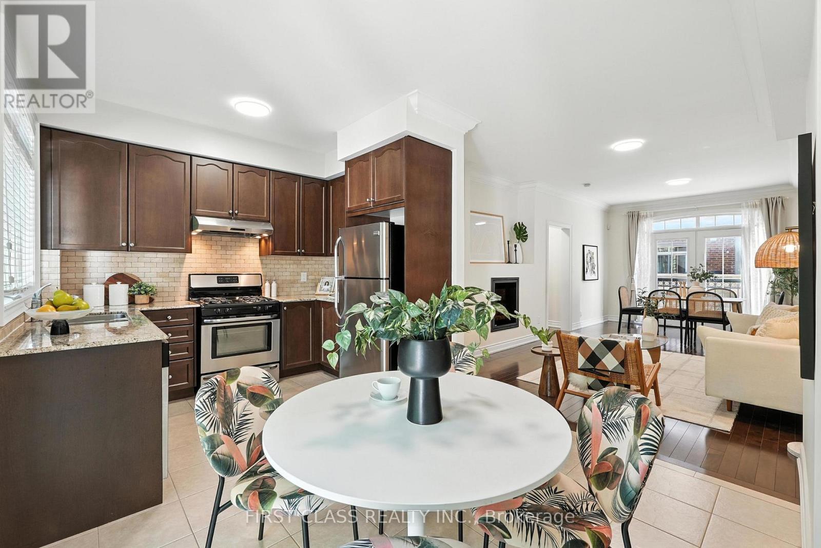 23 Slingsby Lane, Toronto (Willowdale East), Ontario  M2N 0H7 - Photo 10 - C12442752