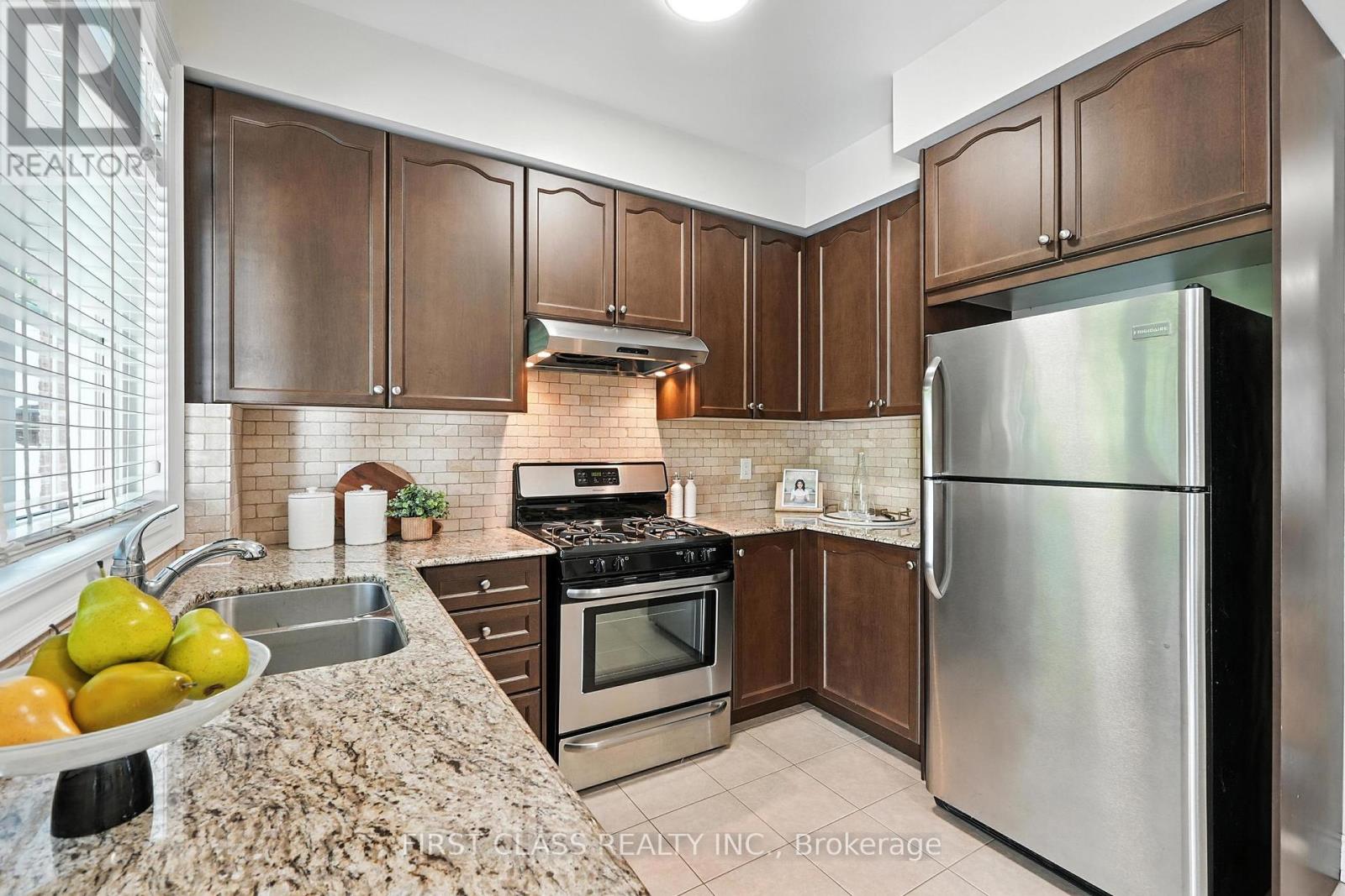 23 Slingsby Lane, Toronto (Willowdale East), Ontario  M2N 0H7 - Photo 11 - C12442752