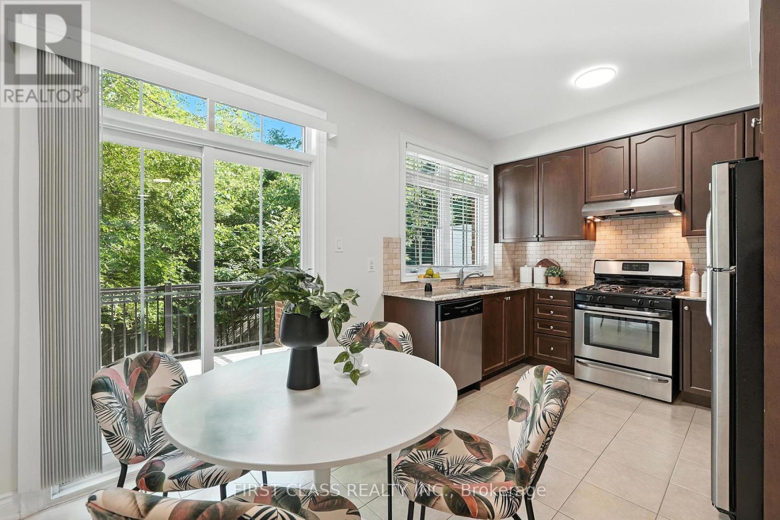 23 Slingsby Lane, Toronto (Willowdale East), Ontario  M2N 0H7 - Photo 12 - C12442752