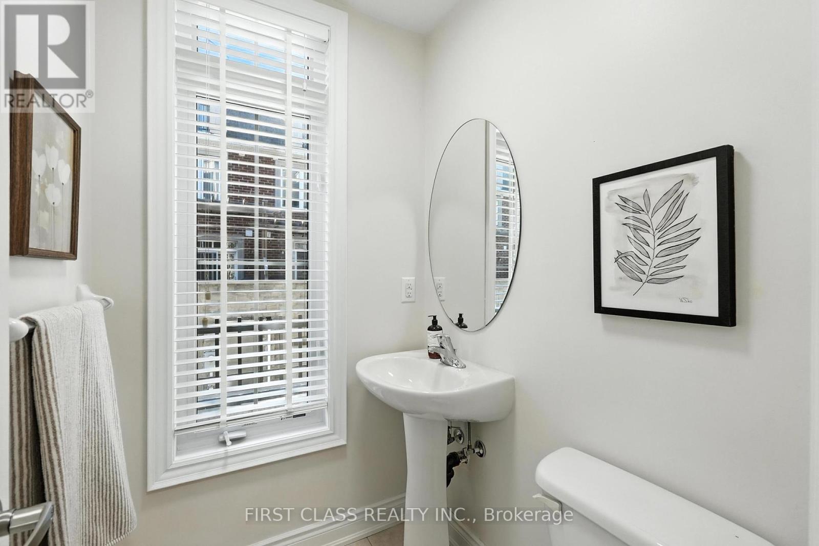 23 Slingsby Lane, Toronto (Willowdale East), Ontario  M2N 0H7 - Photo 13 - C12442752