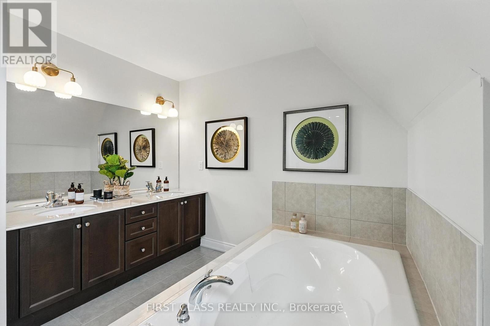23 Slingsby Lane, Toronto (Willowdale East), Ontario  M2N 0H7 - Photo 31 - C12442752