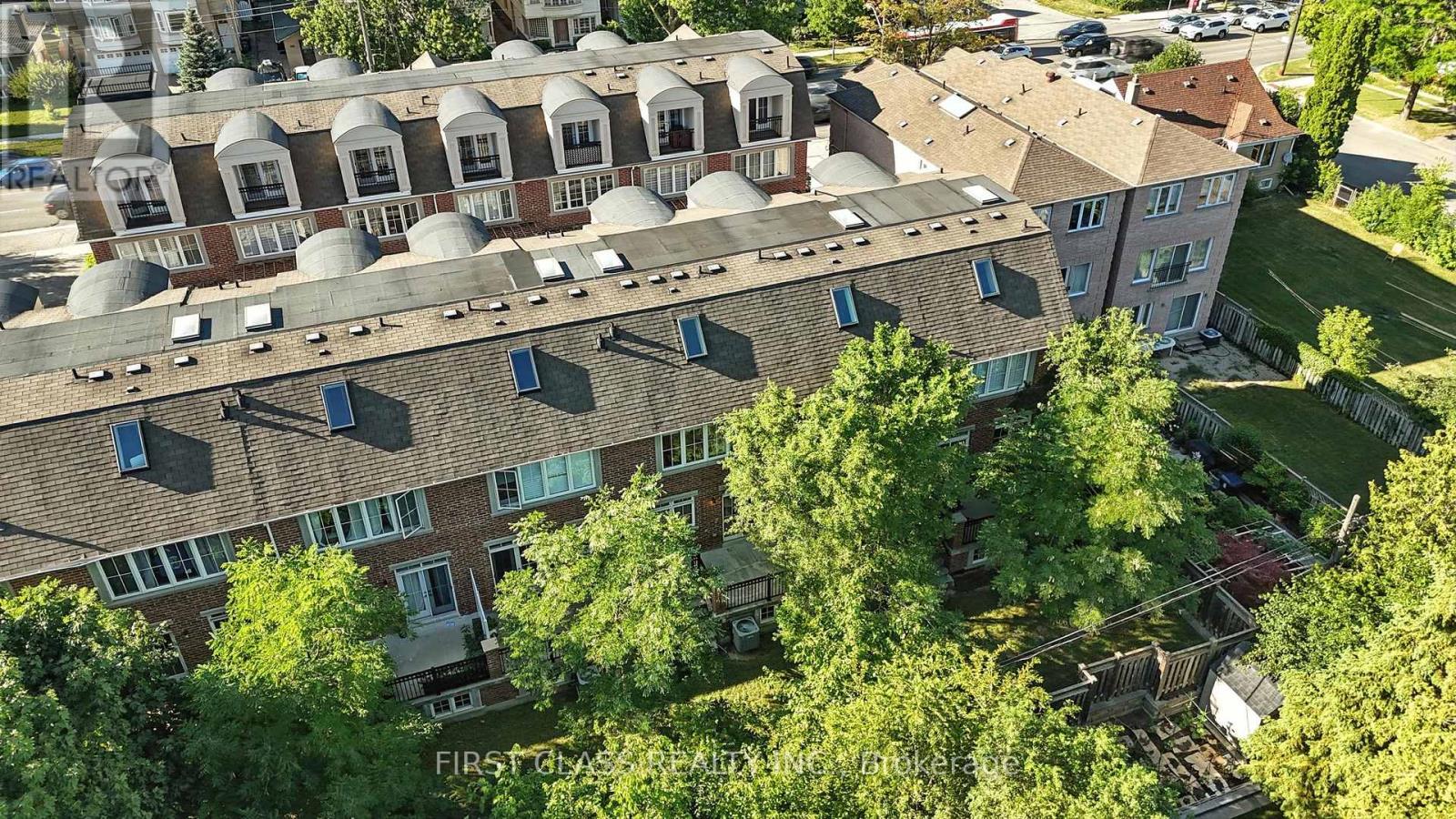 23 Slingsby Lane, Toronto (Willowdale East), Ontario  M2N 0H7 - Photo 4 - C12442752