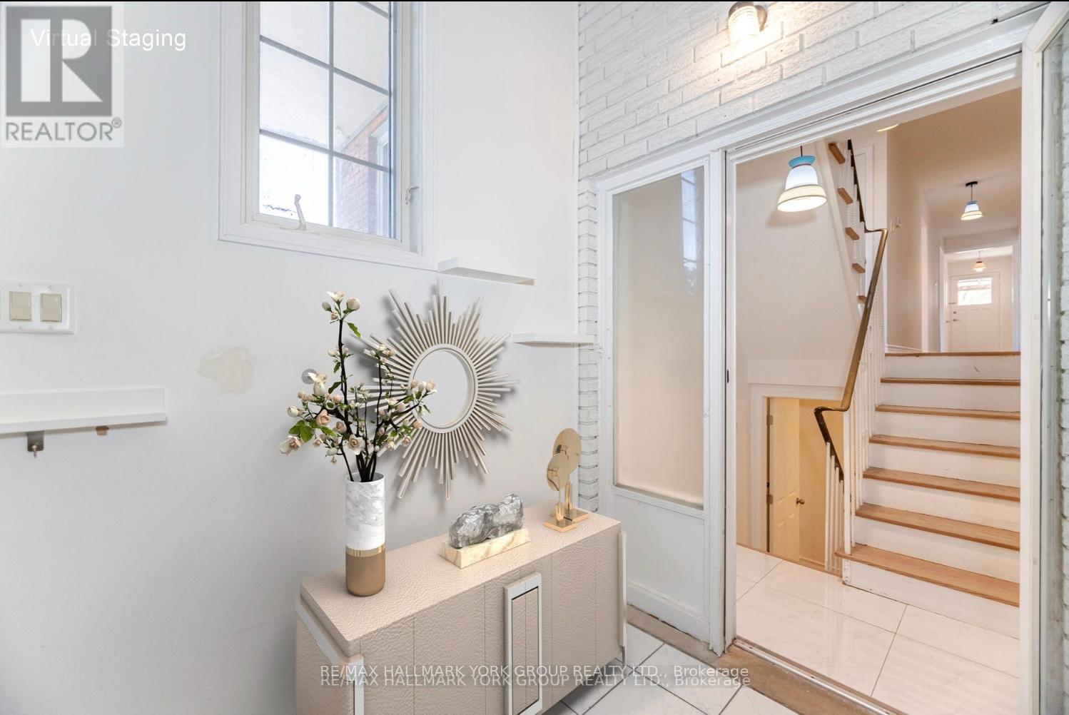 57 Curzon Upper Street, Toronto, Ontario  M4M 3B3 - Photo 3 - E12442750