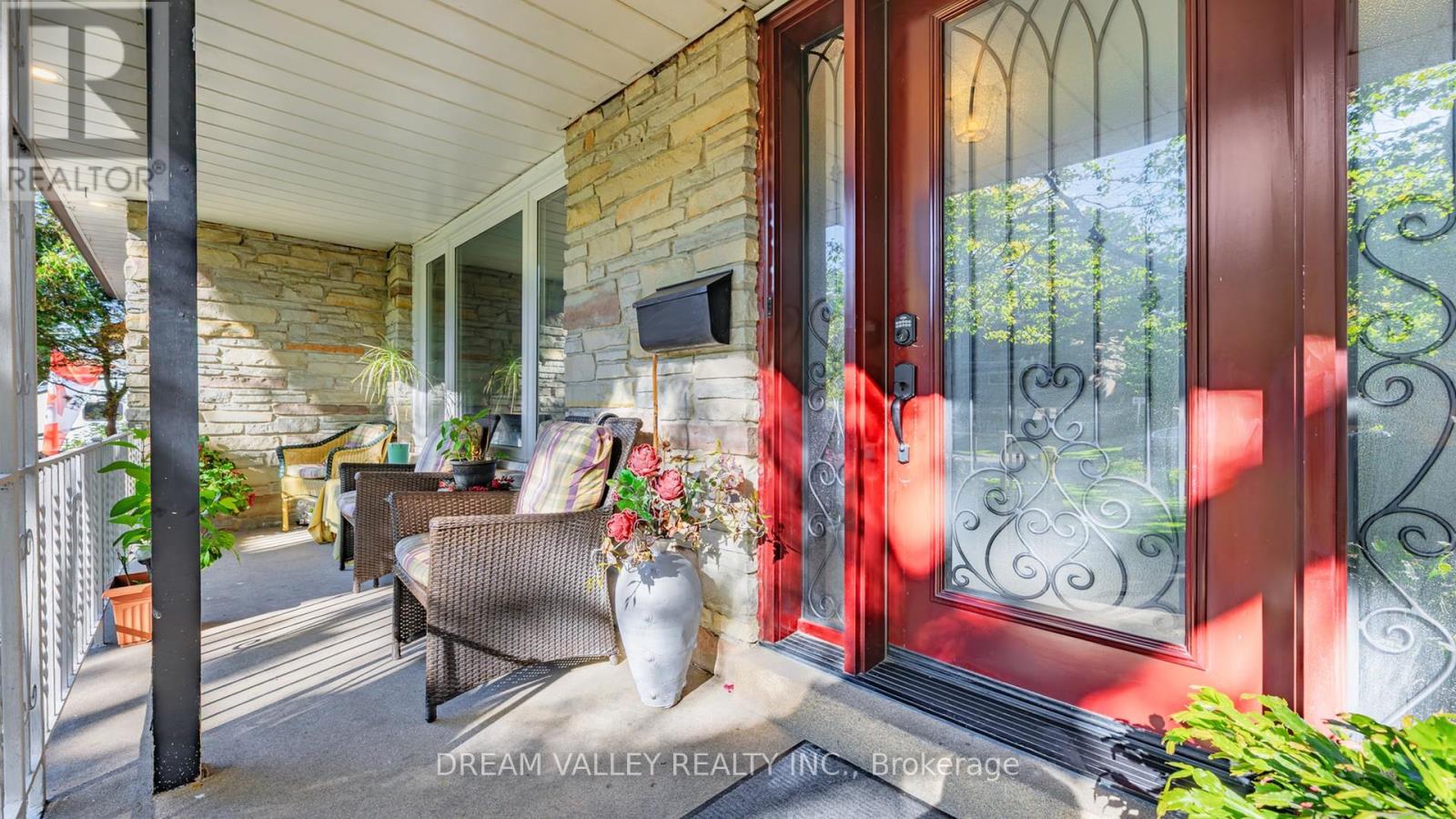 15 Scarborough Golf Club Road, Toronto (Scarborough Village), Ontario  M1M 3C6 - Photo 3 - E12442764