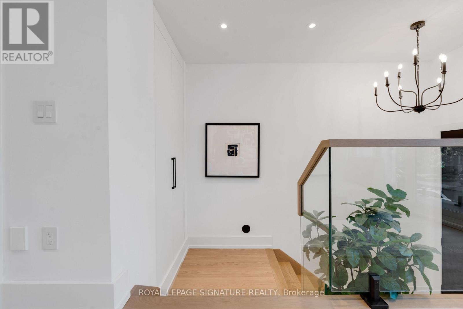 24 Elmsdale Road, Toronto (East York), Ontario  M4J 3M4 - Photo 3 - E12442790