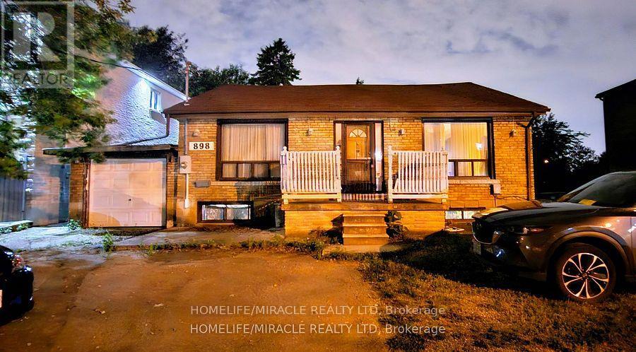 MAIN - 898 KENNEDY ROAD, Toronto, Ontario