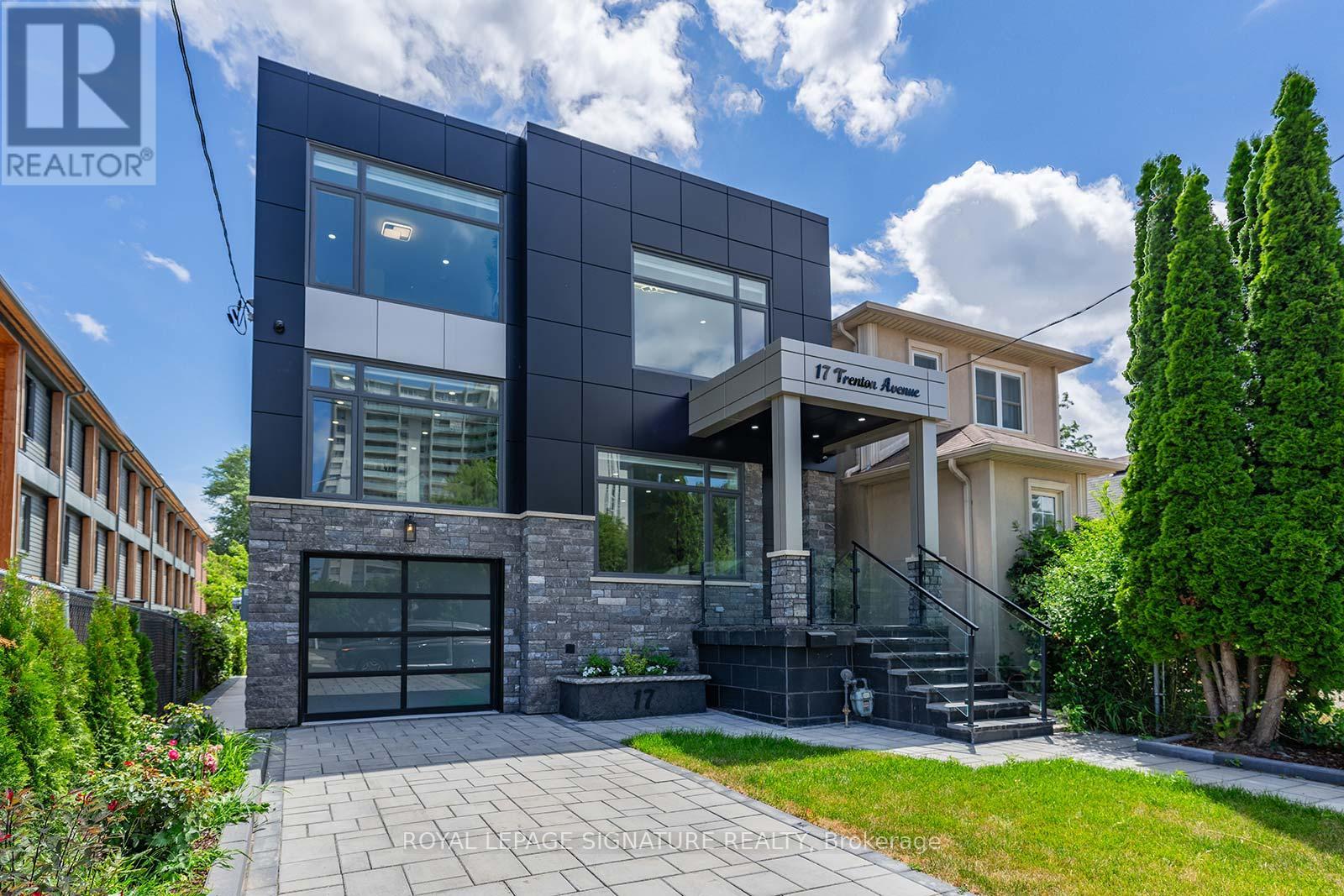 17 Trenton Avenue, Toronto (Woodbine-Lumsden), Ontario  M4C 2Z3 - Photo 1 - E12442829