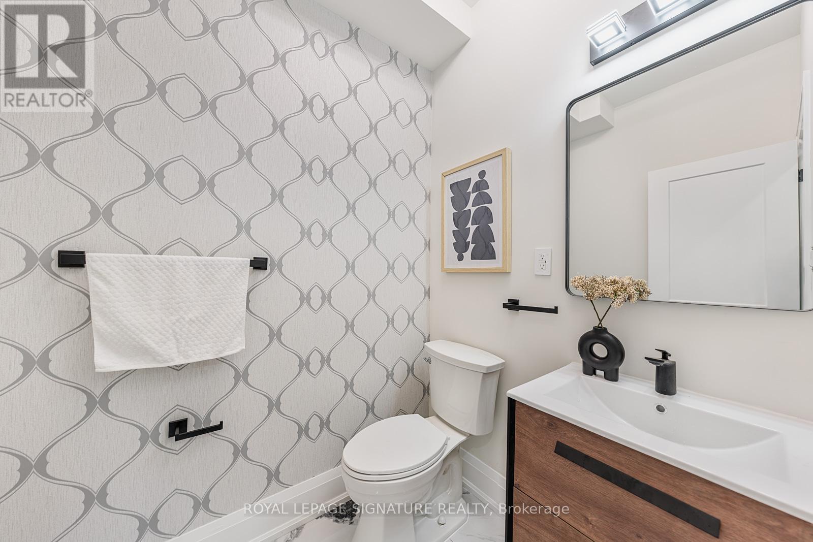 17 Trenton Avenue, Toronto (Woodbine-Lumsden), Ontario  M4C 2Z3 - Photo 15 - E12442829