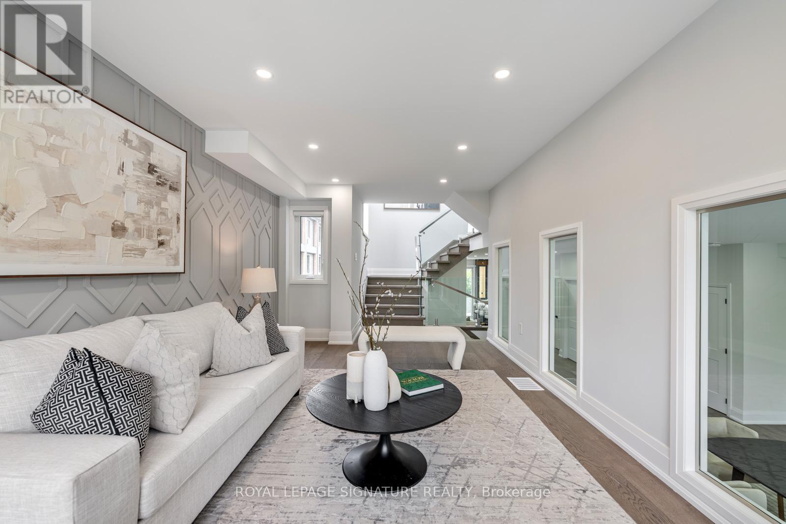 17 Trenton Avenue, Toronto (Woodbine-Lumsden), Ontario  M4C 2Z3 - Photo 19 - E12442829