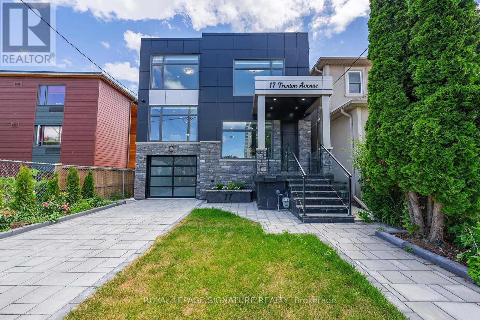 17 Trenton Avenue, Toronto (Woodbine-Lumsden), Ontario  M4C 2Z3 - Photo 2 - E12442829