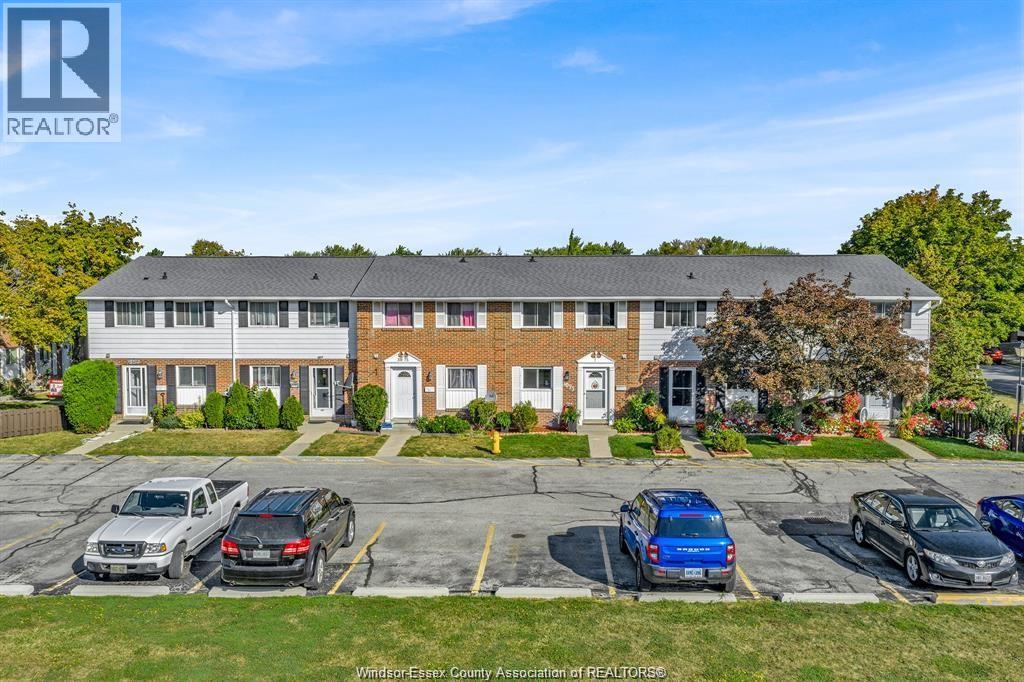 MLS# 25025208: 3073 MEADOWBROOK LANE Unit# 10, Windsor, Canada