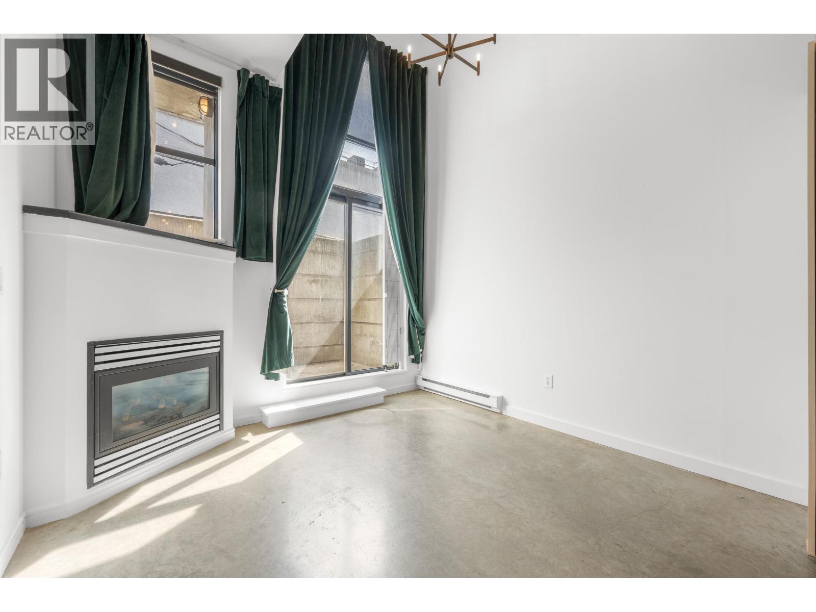 223 428 W 8, Vancouver, British Columbia