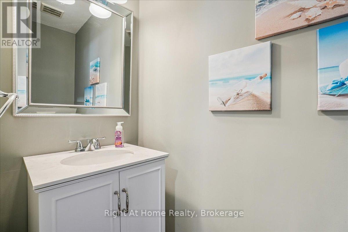 257 Wales Crescent, Oakville, Ontario  L6L 3X8 - Photo 22 - W12435949
