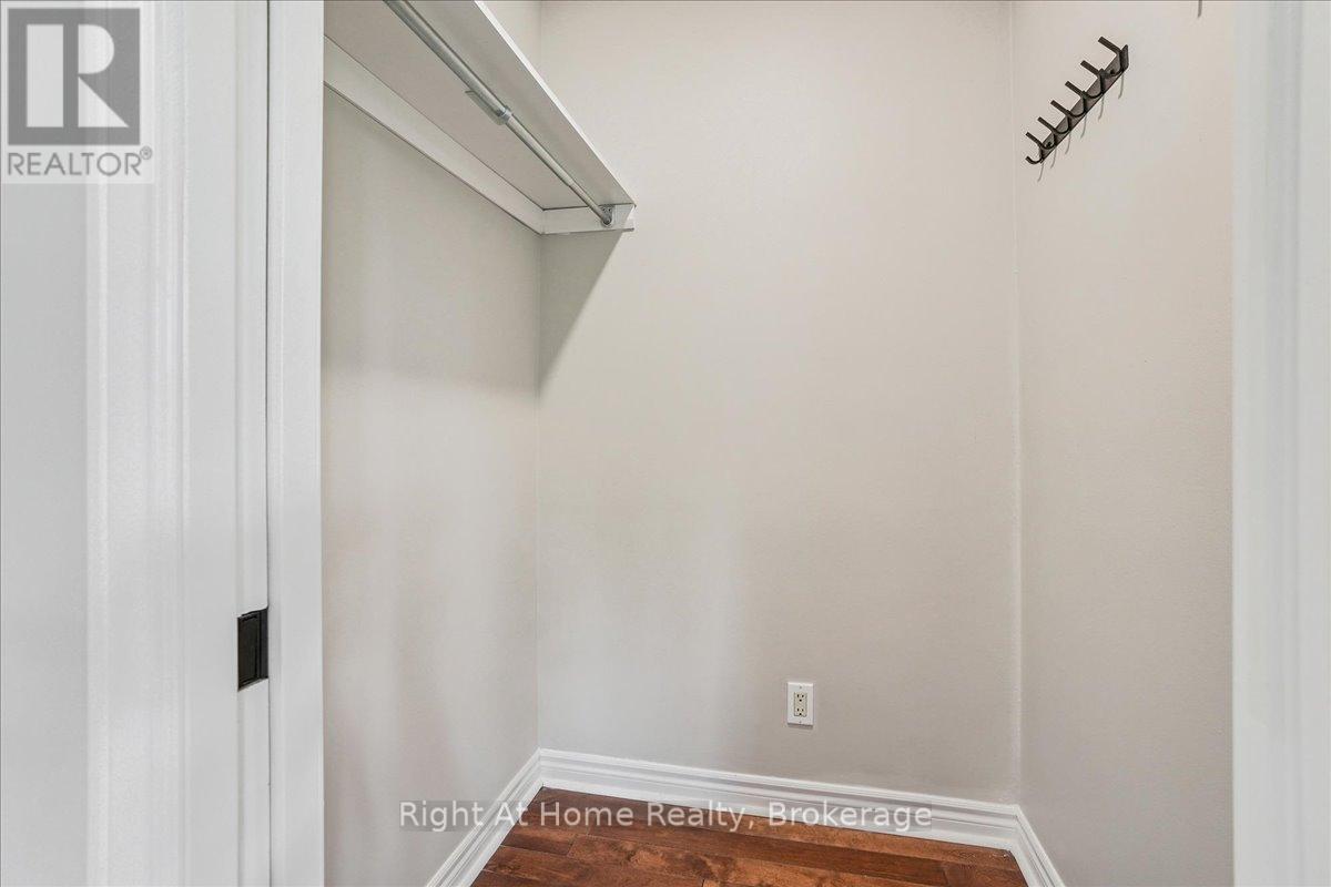 257 Wales Crescent, Oakville, Ontario  L6L 3X8 - Photo 20 - W12435949