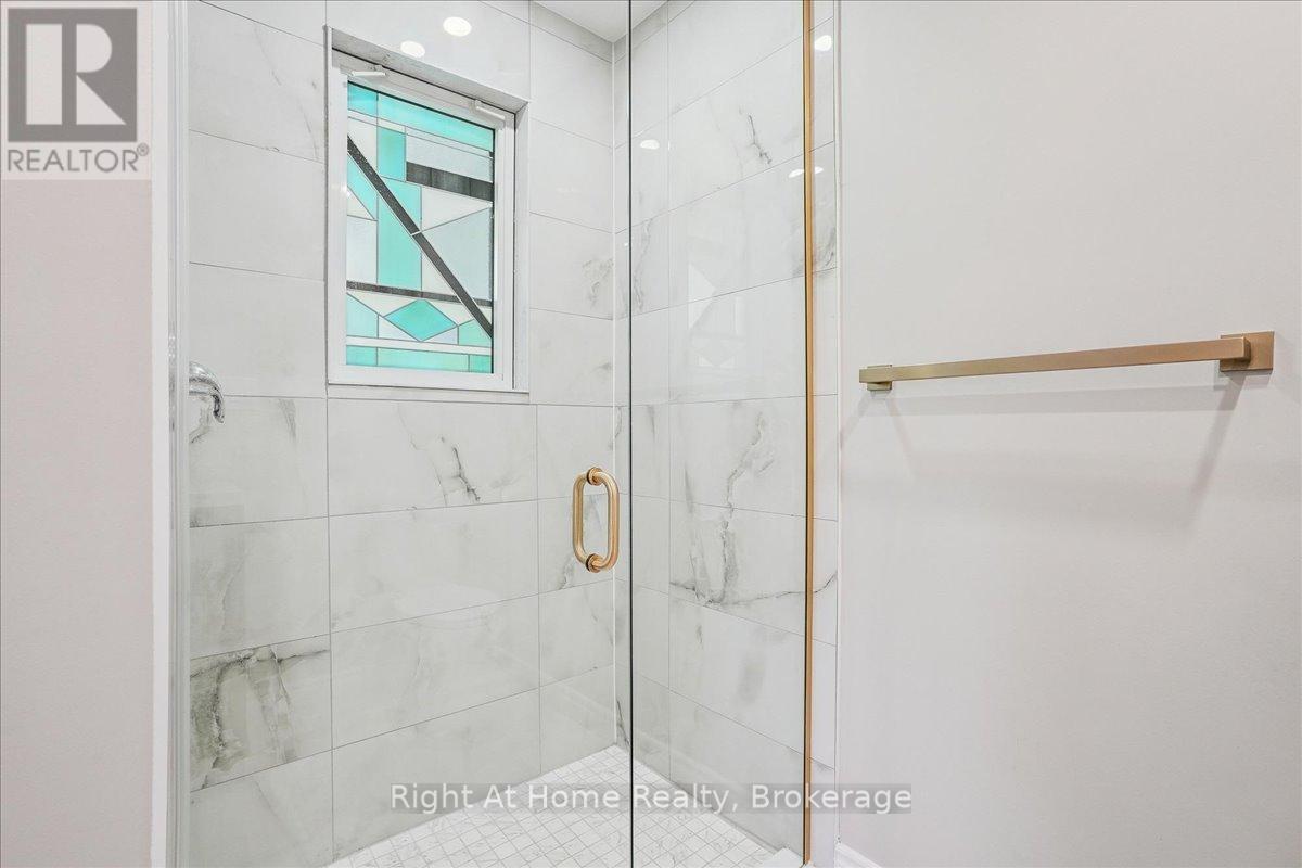 257 Wales Crescent, Oakville, Ontario  L6L 3X8 - Photo 16 - W12435949