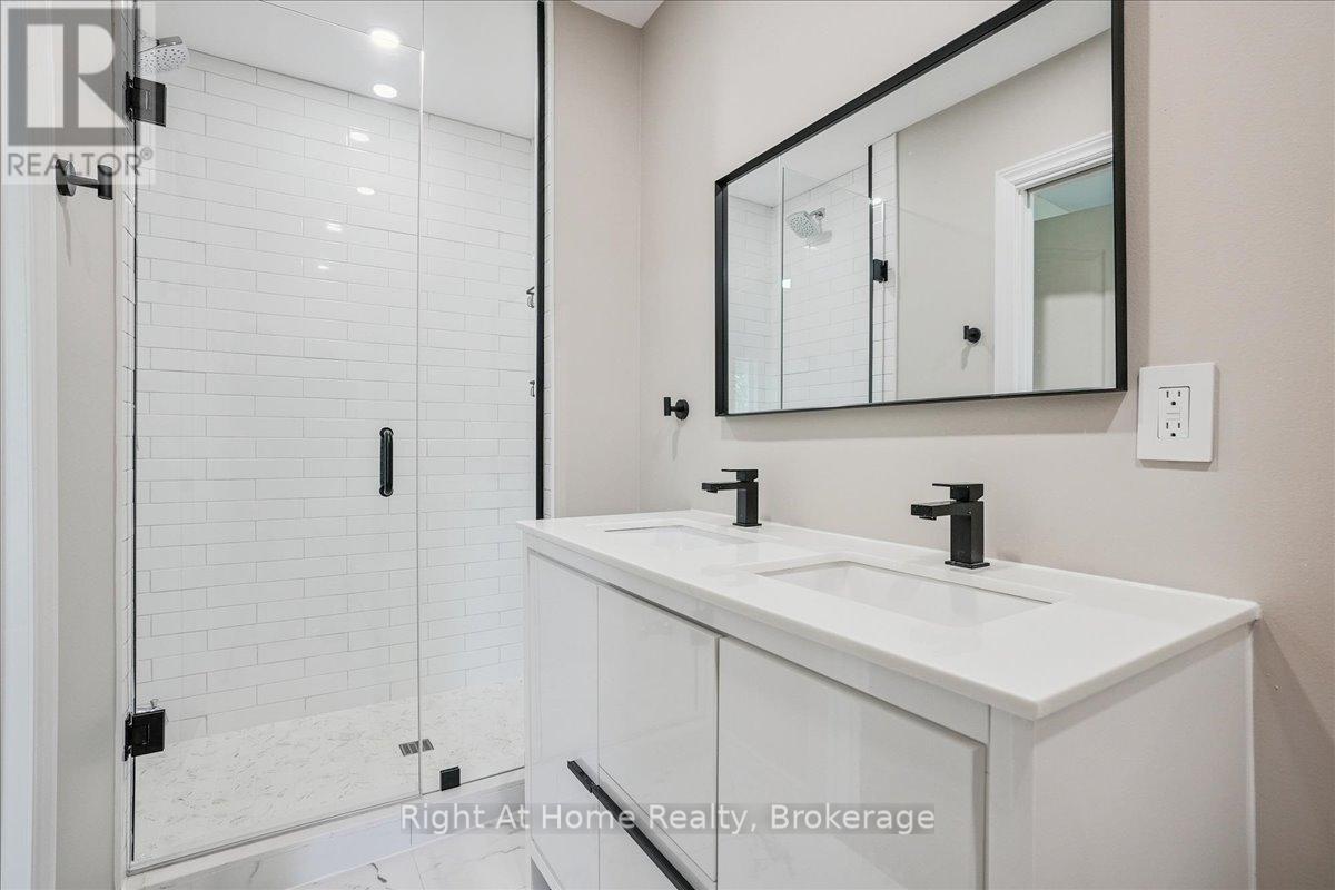 257 Wales Crescent, Oakville, Ontario  L6L 3X8 - Photo 19 - W12435949