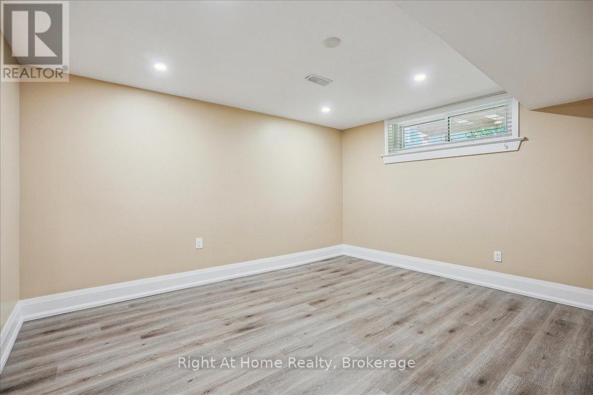 257 Wales Crescent, Oakville, Ontario  L6L 3X8 - Photo 26 - W12435949