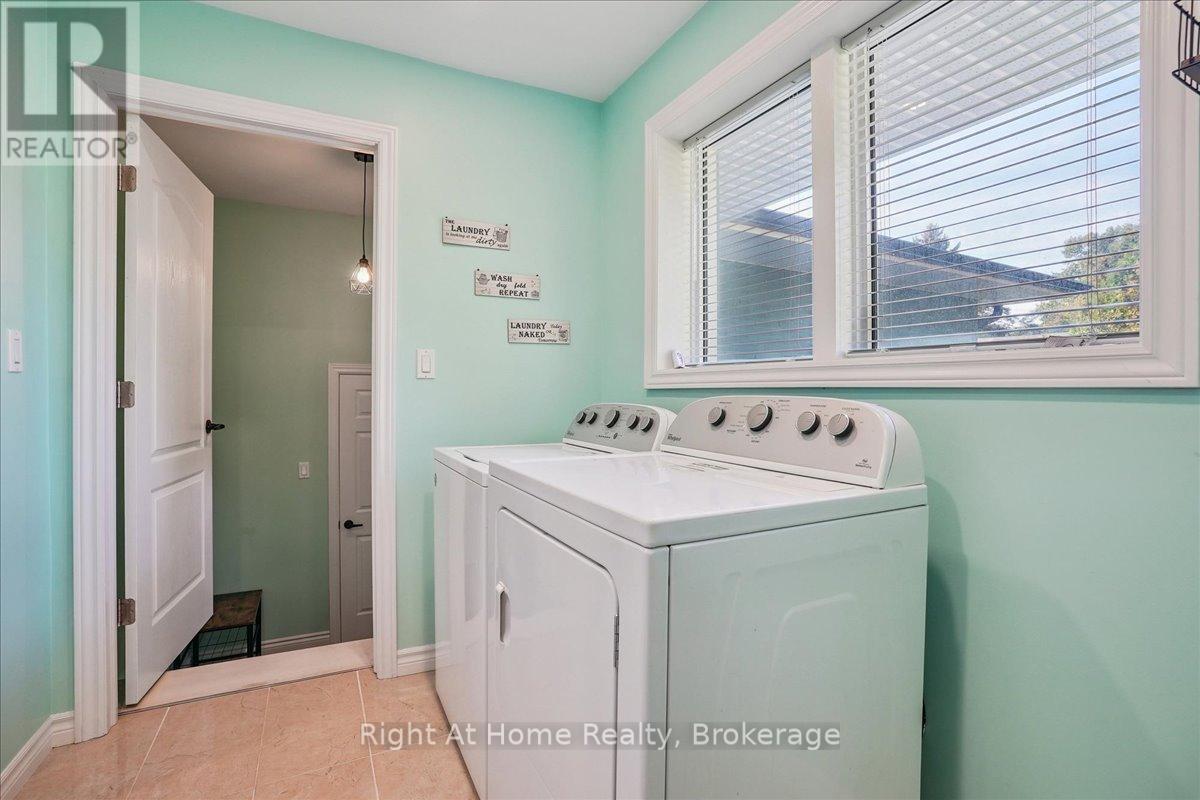 257 Wales Crescent, Oakville, Ontario  L6L 3X8 - Photo 21 - W12435949