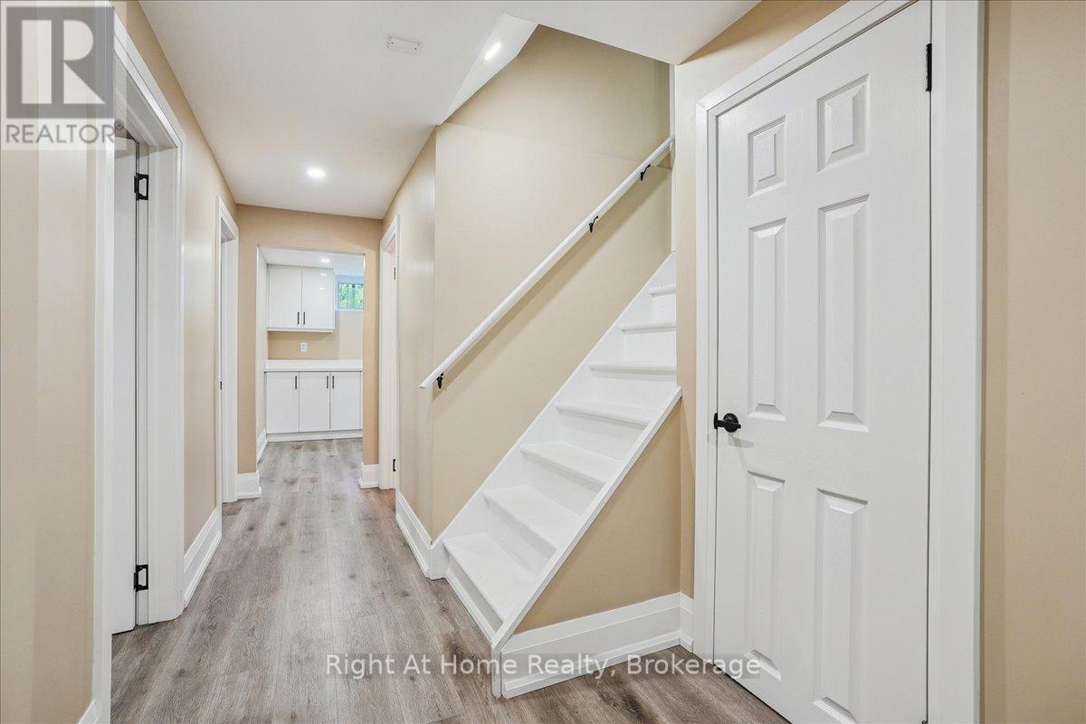 257 Wales Crescent, Oakville, Ontario  L6L 3X8 - Photo 24 - W12435949