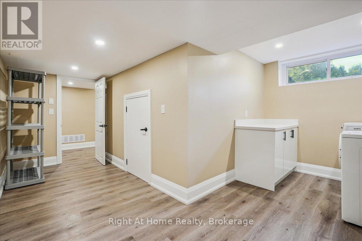 257 Wales Crescent, Oakville, Ontario  L6L 3X8 - Photo 31 - W12435949
