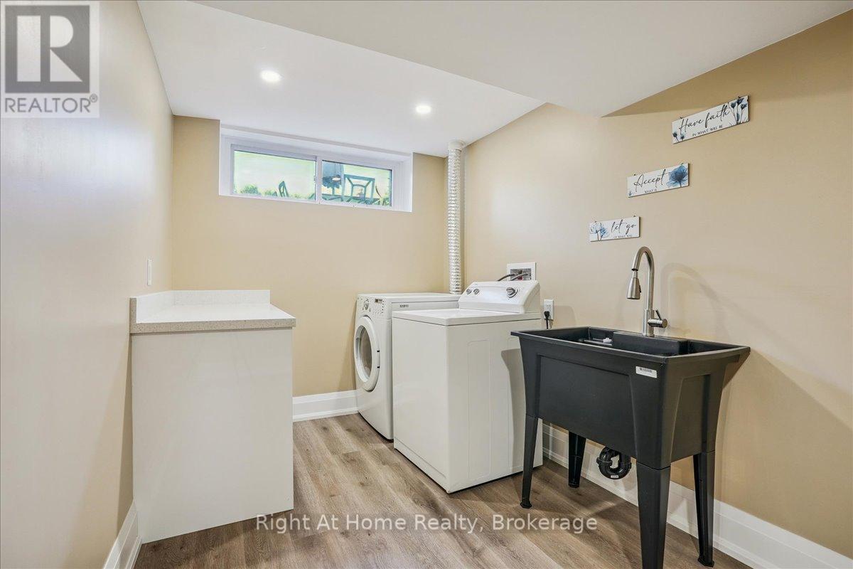 257 Wales Crescent, Oakville, Ontario  L6L 3X8 - Photo 32 - W12435949