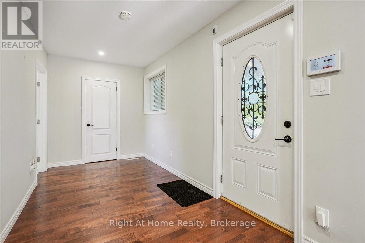 257 Wales Crescent, Oakville, Ontario  L6L 3X8 - Photo 4 - W12435949