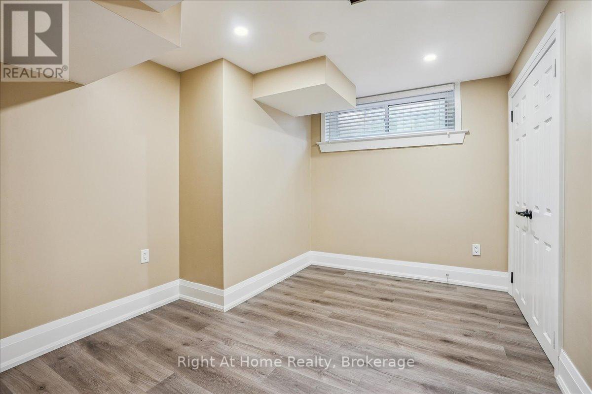 257 Wales Crescent, Oakville, Ontario  L6L 3X8 - Photo 30 - W12435949