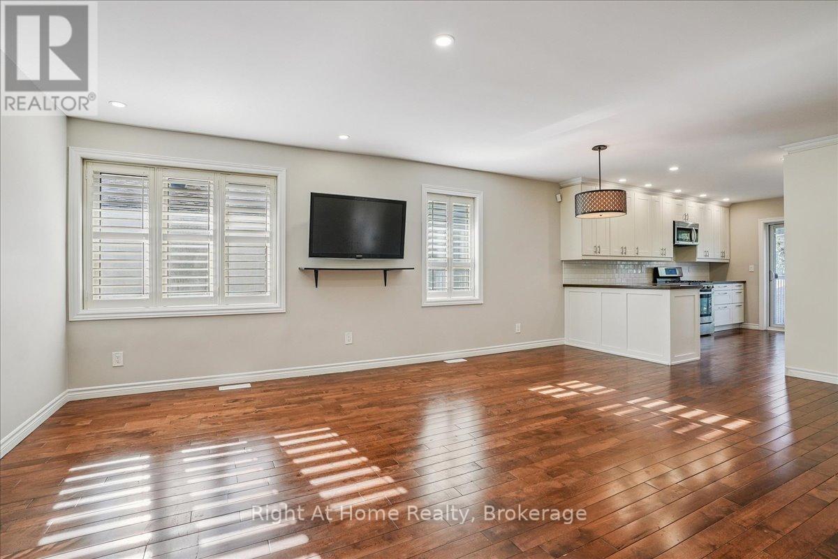 257 Wales Crescent, Oakville, Ontario  L6L 3X8 - Photo 6 - W12435949