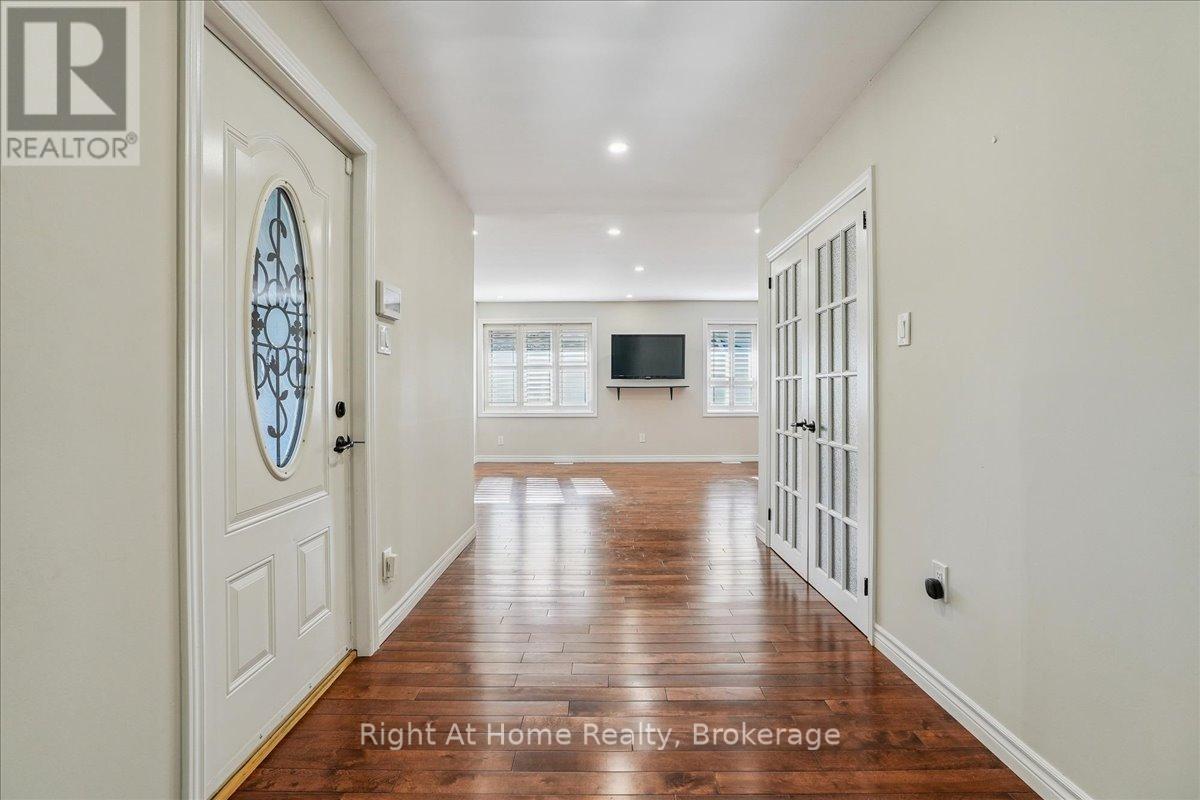 257 Wales Crescent, Oakville, Ontario  L6L 3X8 - Photo 5 - W12435949