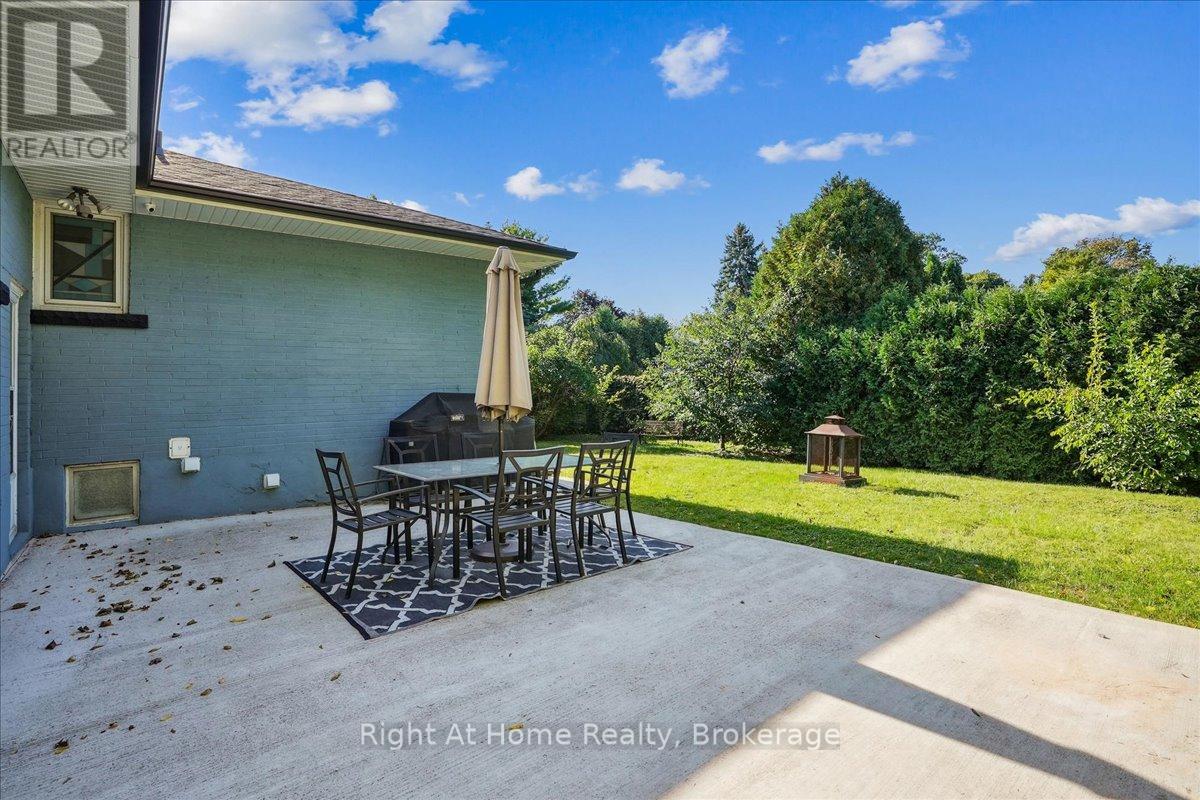 257 Wales Crescent, Oakville, Ontario  L6L 3X8 - Photo 36 - W12435949