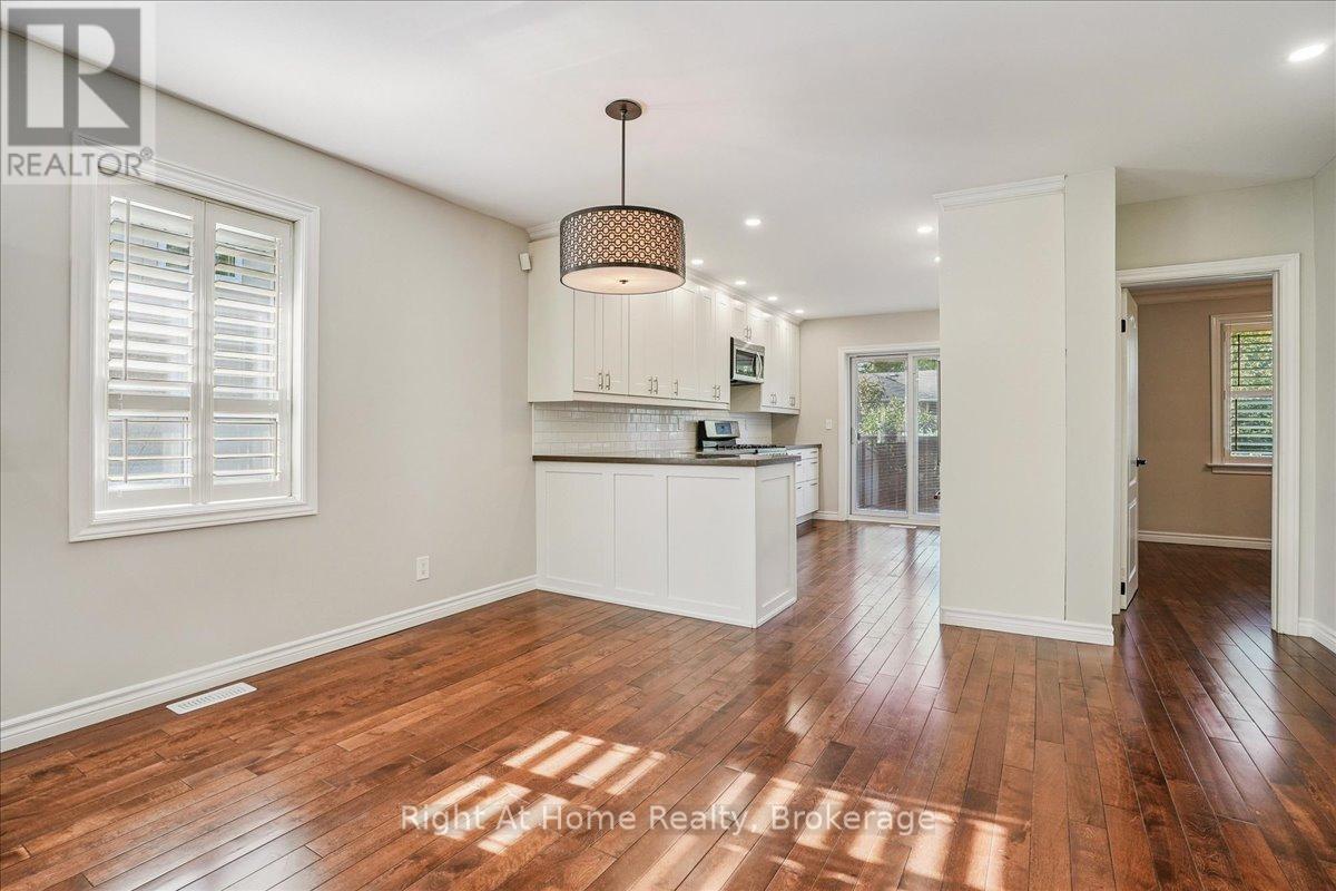 257 Wales Crescent, Oakville, Ontario  L6L 3X8 - Photo 9 - W12435949