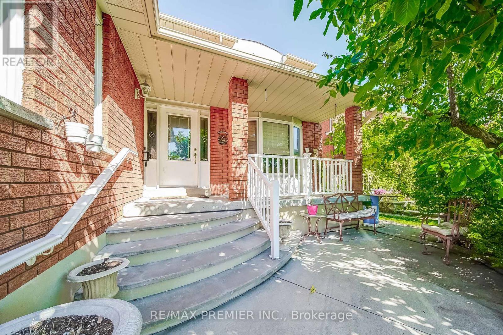 300 Belview Avenue, Vaughan (East Woodbridge), Ontario  L4L 7V7 - Photo 2 - N12442678