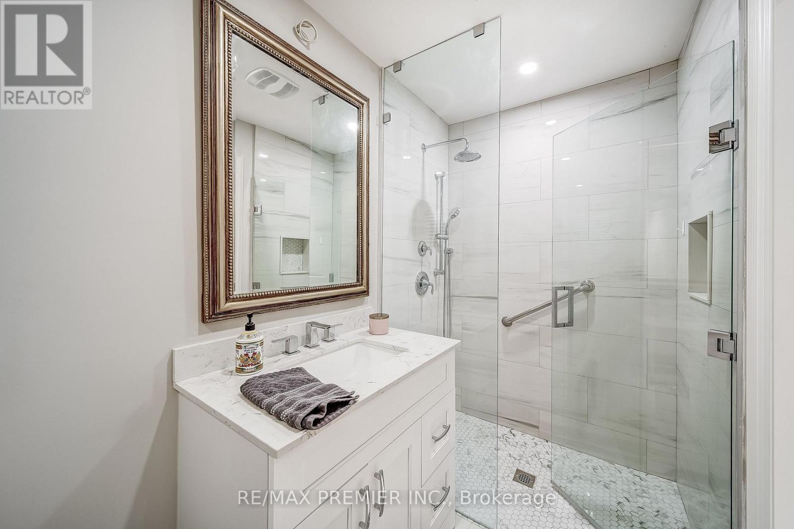 300 Belview Avenue, Vaughan (East Woodbridge), Ontario  L4L 7V7 - Photo 7 - N12442678