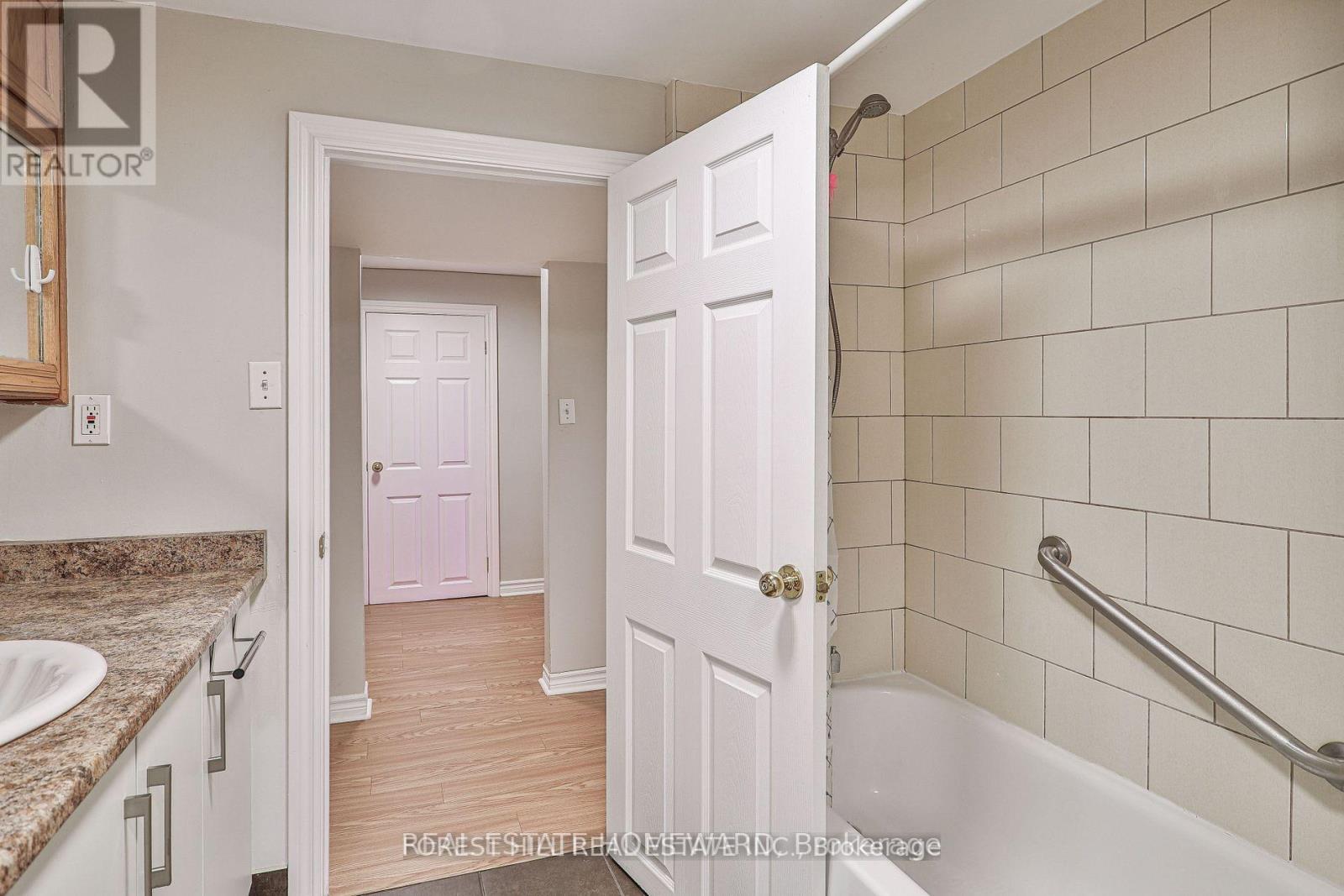 (Basement) - 220 Neal Drive, Richmond Hill, Ontario  L4C 3L1 - Photo 11 - N12442704