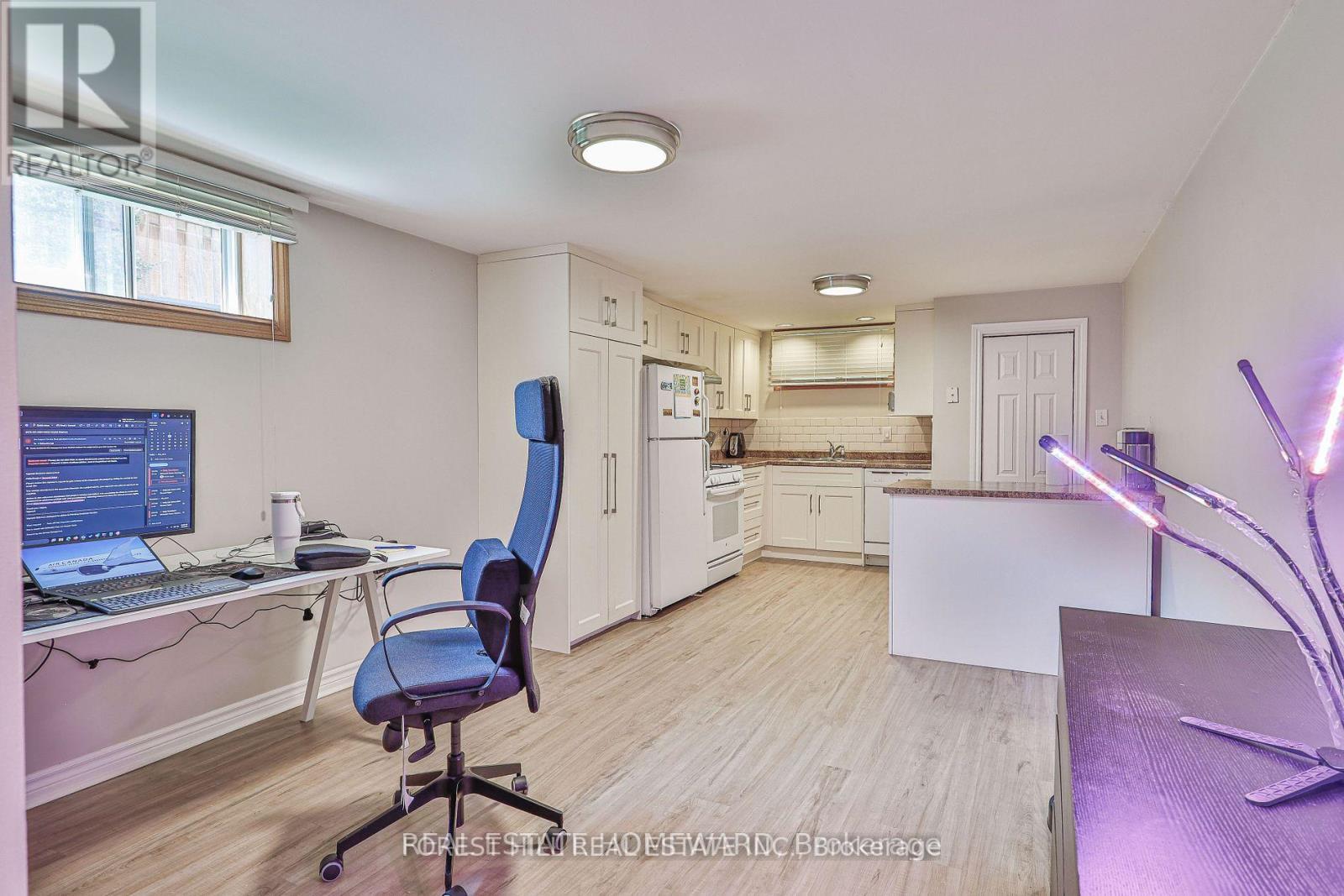 (Basement) - 220 Neal Drive, Richmond Hill, Ontario  L4C 3L1 - Photo 5 - N12442704