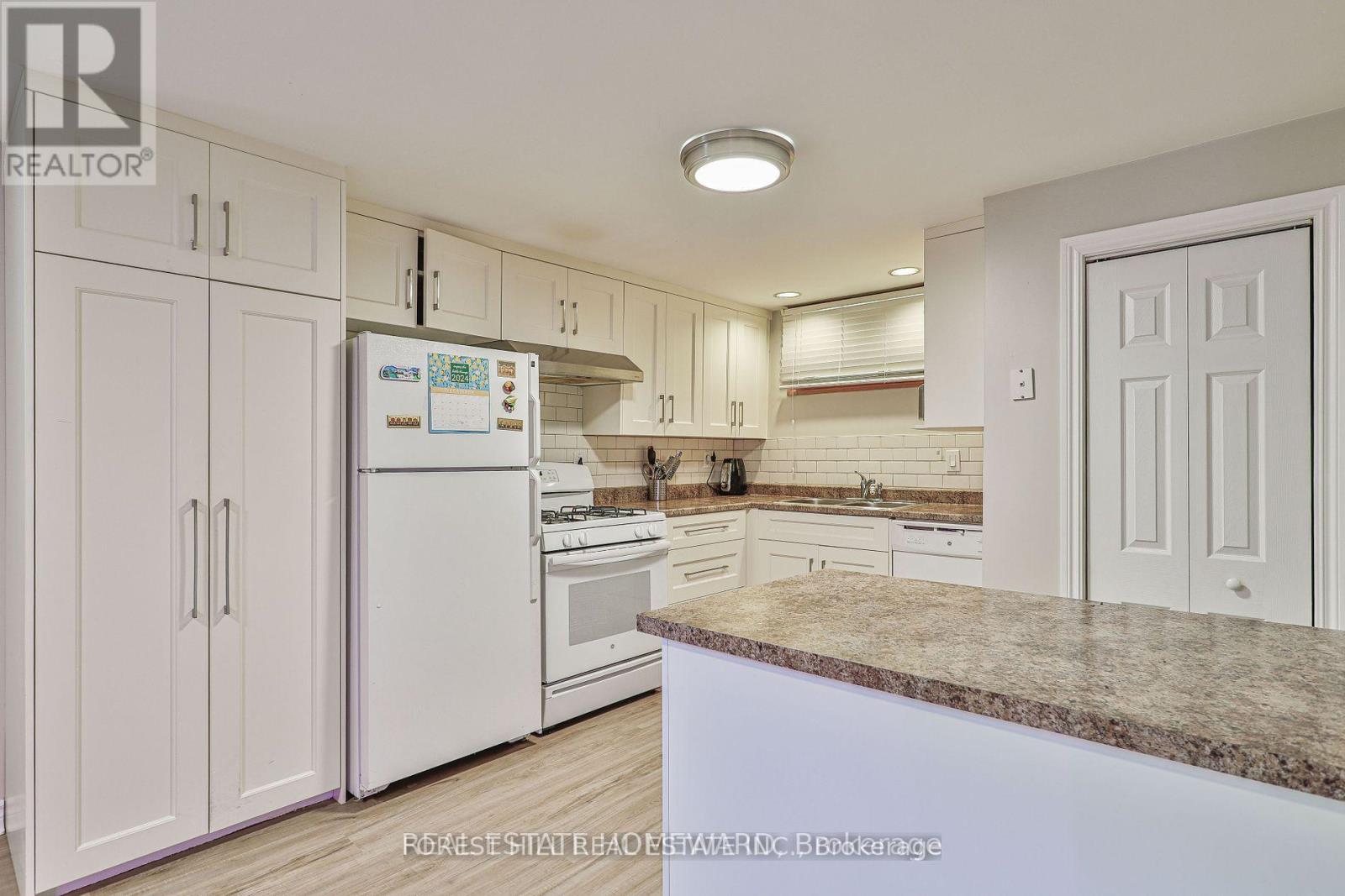 (Basement) - 220 Neal Drive, Richmond Hill, Ontario  L4C 3L1 - Photo 7 - N12442704