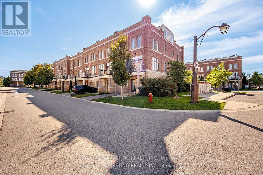 2 Cornerbank Crescent, Whitchurch-Stouffville (Stouffville), Ontario  L4A 1X1 - Photo 1 - N12442822