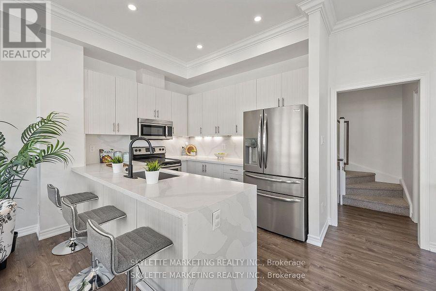 2 Cornerbank Crescent, Whitchurch-Stouffville (Stouffville), Ontario  L4A 1X1 - Photo 14 - N12442822