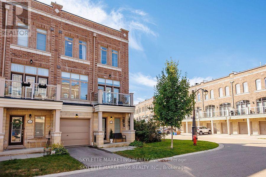 2 Cornerbank Crescent, Whitchurch-Stouffville (Stouffville), Ontario  L4A 1X1 - Photo 3 - N12442822
