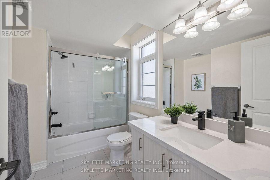 2 Cornerbank Crescent, Whitchurch-Stouffville (Stouffville), Ontario  L4A 1X1 - Photo 33 - N12442822