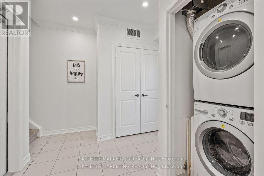 2 Cornerbank Crescent, Whitchurch-Stouffville (Stouffville), Ontario  L4A 1X1 - Photo 9 - N12442822