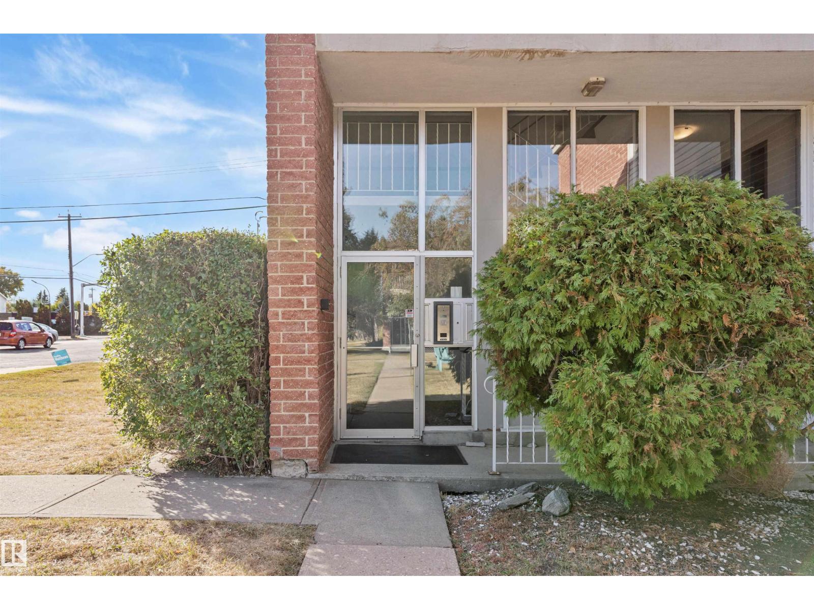 #104 7816 106 Av Nw, Edmonton, Alberta  T6A 1H5 - Photo 1 - E4460630