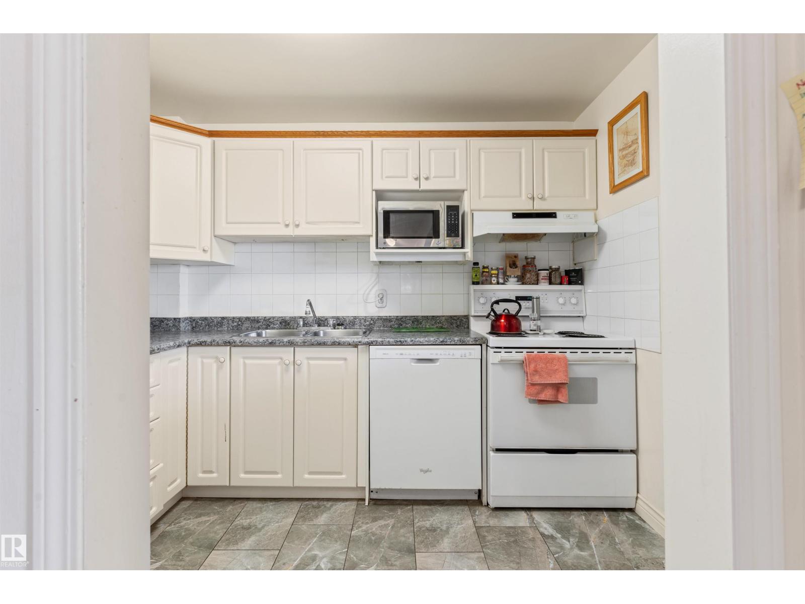#104 7816 106 Av Nw, Edmonton, Alberta  T6A 1H5 - Photo 4 - E4460630