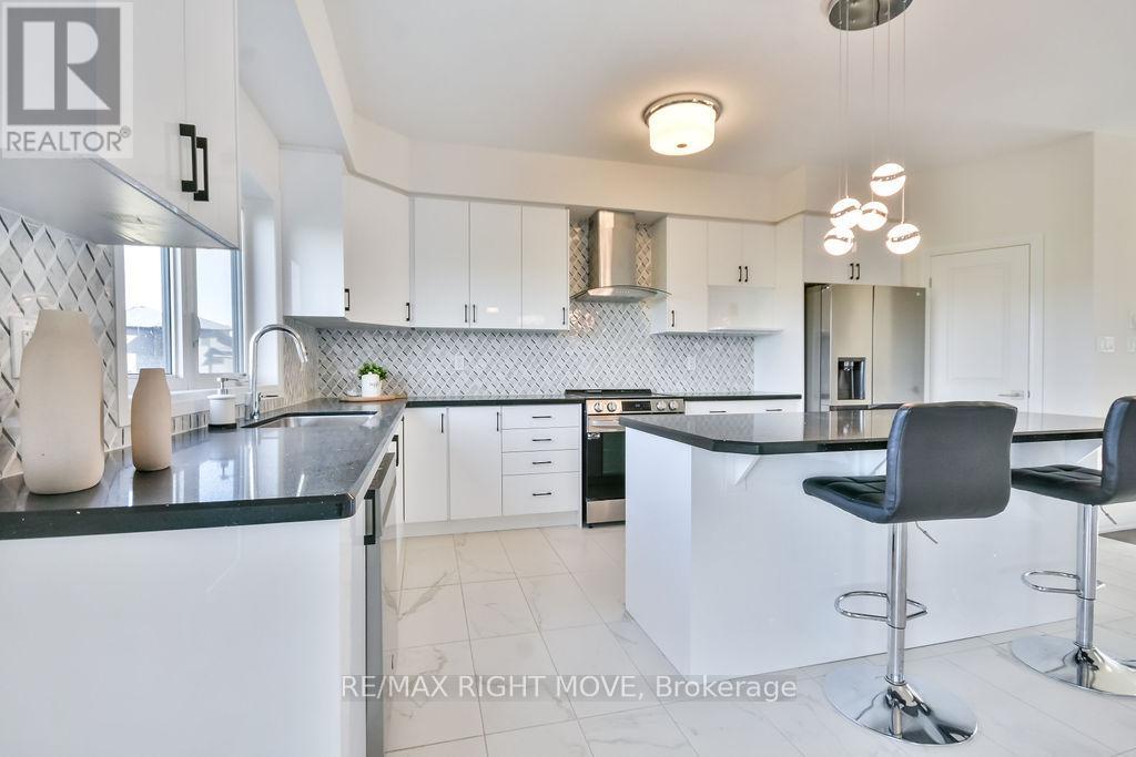 3721 Quayside Drive, Severn (West Shore), Ontario  L3V 8M9 - Photo 10 - S12442731