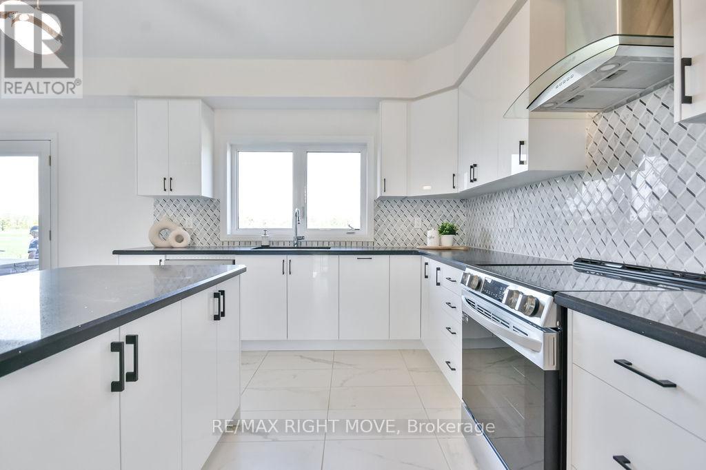 3721 Quayside Drive, Severn (West Shore), Ontario  L3V 8M9 - Photo 11 - S12442731