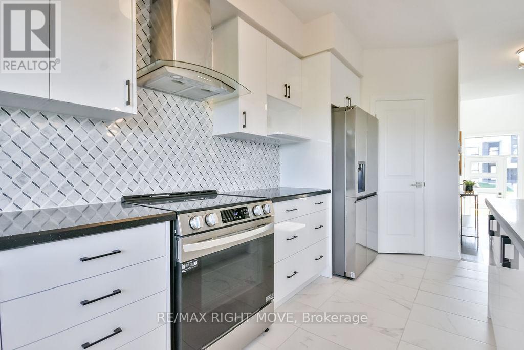 3721 Quayside Drive, Severn (West Shore), Ontario  L3V 8M9 - Photo 12 - S12442731