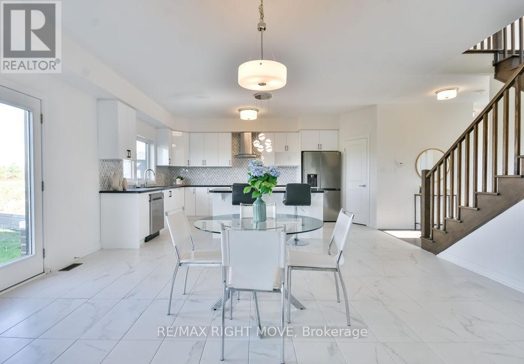 3721 Quayside Drive, Severn (West Shore), Ontario  L3V 8M9 - Photo 21 - S12442731