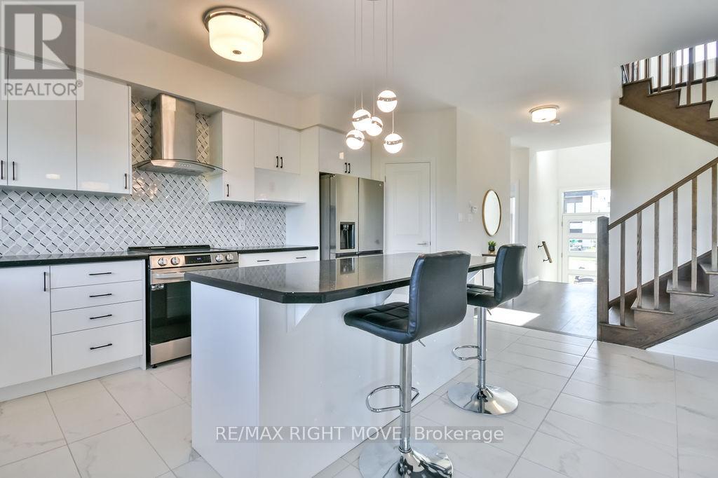 3721 Quayside Drive, Severn (West Shore), Ontario  L3V 8M9 - Photo 24 - S12442731