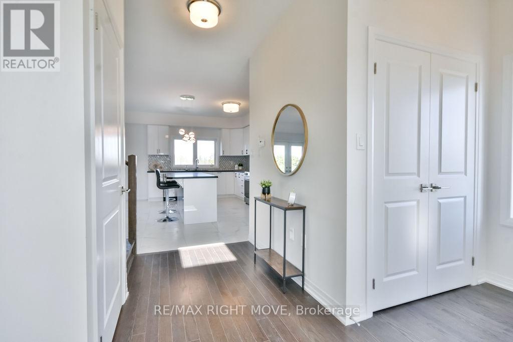 3721 Quayside Drive, Severn (West Shore), Ontario  L3V 8M9 - Photo 4 - S12442731