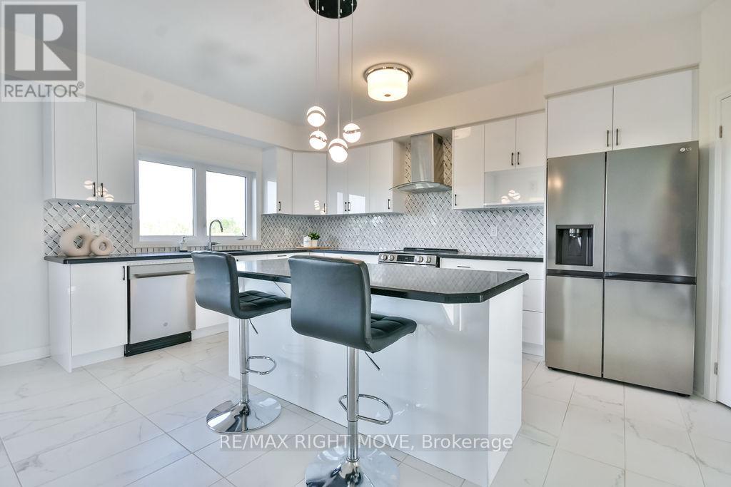 3721 Quayside Drive, Severn (West Shore), Ontario  L3V 8M9 - Photo 9 - S12442731
